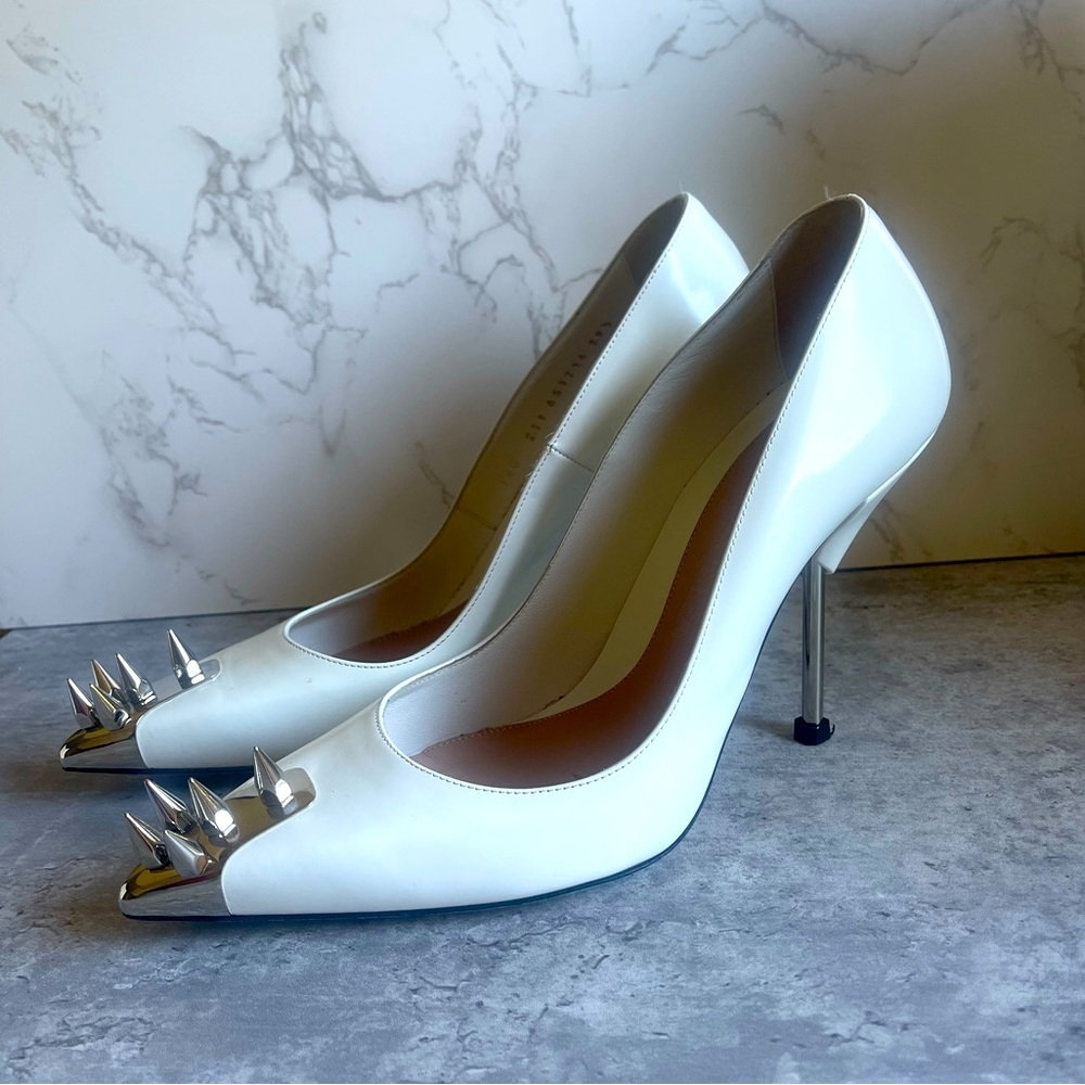 Alexander McQueen Women's Punk Stud Pump in White/silver